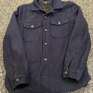 Men’s navy blue shirt jacket. Sherpa lining.
